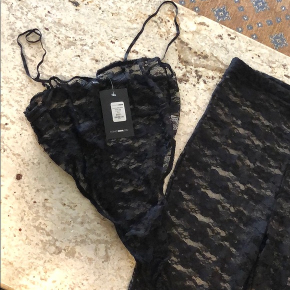 Never worn! Fashion nova Love Lace Short Set - Picture 7 of 7